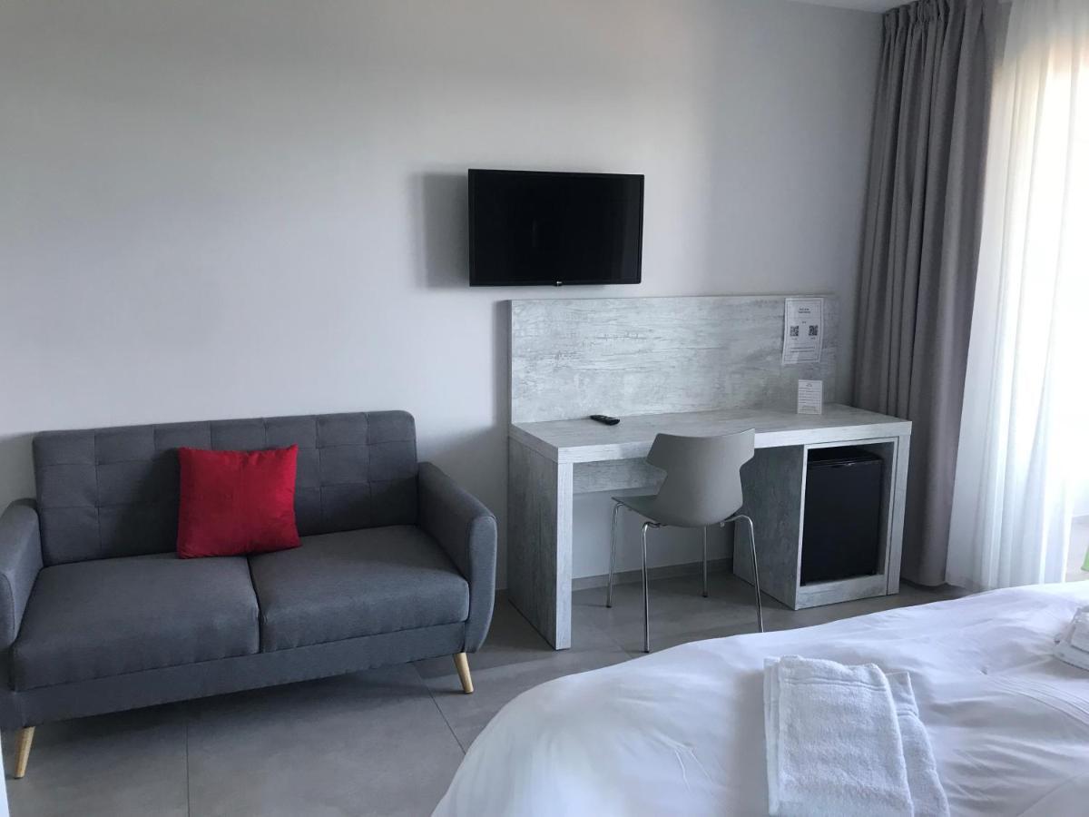 Hotel L'Isula Marina Л'Иль-Рус Экстерьер фото